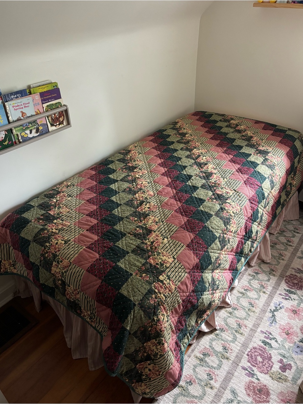 Vintage Twin Size Patchwork Quilt – Floral & Geometric – Burgundy & Green